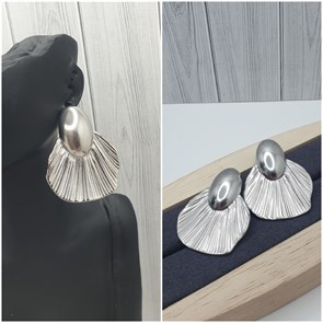 {{productViewItem.photos[photoViewList.activeNavIndex].Alt || productViewItem.photos[photoViewList.activeNavIndex].Description || 'П2.С12325 СЕРЬГИ'}}